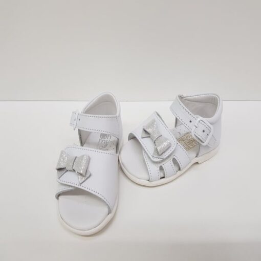 Sandalia Blanca Velcro Ceremonia - Imagen 1