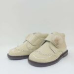 Bota Charol Beige Pompom Pirufin