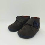 bota gris moña velcro niña chuches chikihuellas