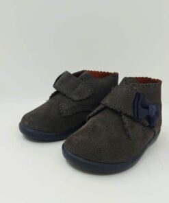 bota gris moña velcro niña chuches chikihuellas