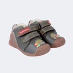 botin erizo 231110 en color verde con el erizo dibujado en el empeine y cierre de doble velcro de la marca biomecanics puedes encontrarlo en chikihuellas