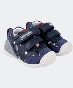 deportivo marino con adornos de planetas y cierre de doble velcro de la marca biomecanics
