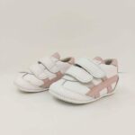 deportiva sin suela cierre velcro blanco y rosa chuches
