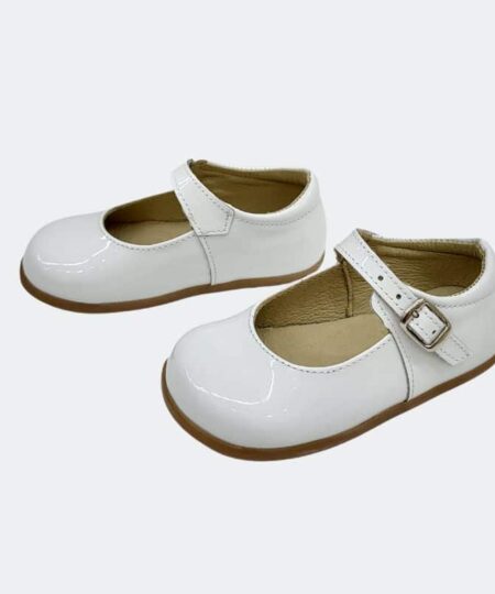 mercedita blanca con cierre de hebilla de la marca flexinens