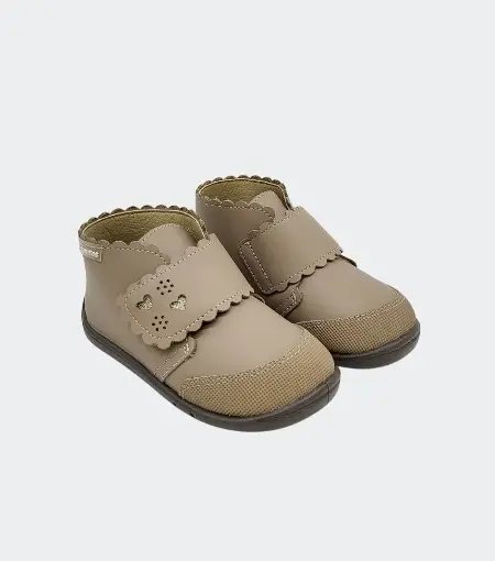 Bota Respetuosa Maria Camel Titanitos