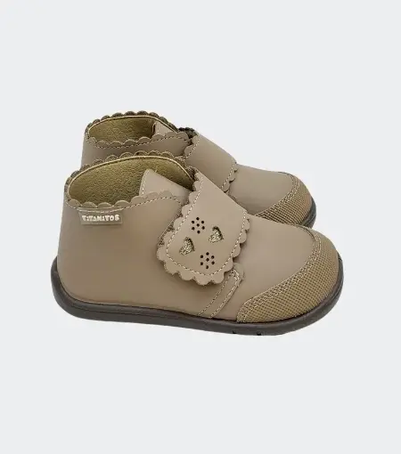 Inicio - Zapatería infantil y juvenil online bota respetuosa maria camel titanitos lado chikihuellas
